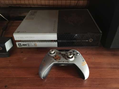 Xbox One Limited Edition Call of Duty 1TB Console (Including Kinect)